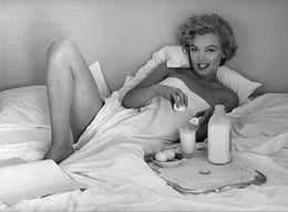 Breakfast in bed 1953 Andre de Dienes.jpg